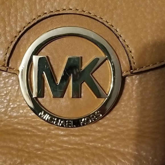 Authentic Michael Kors Purse with chain/leather strap - Picture 3 of 5